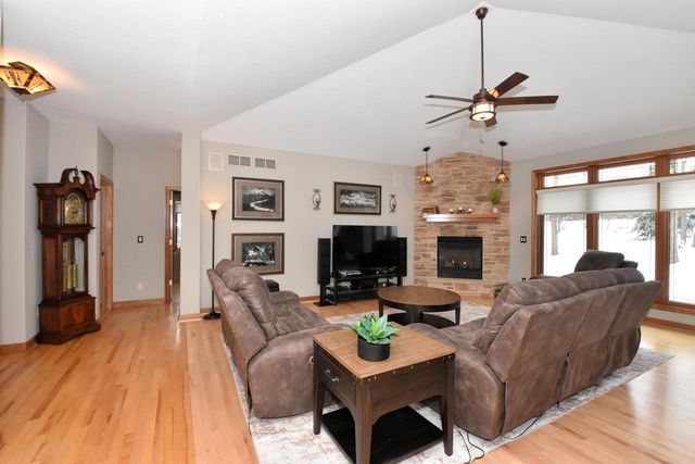 N77W23829 Sun Valley RUN, Sussex, WI 53089