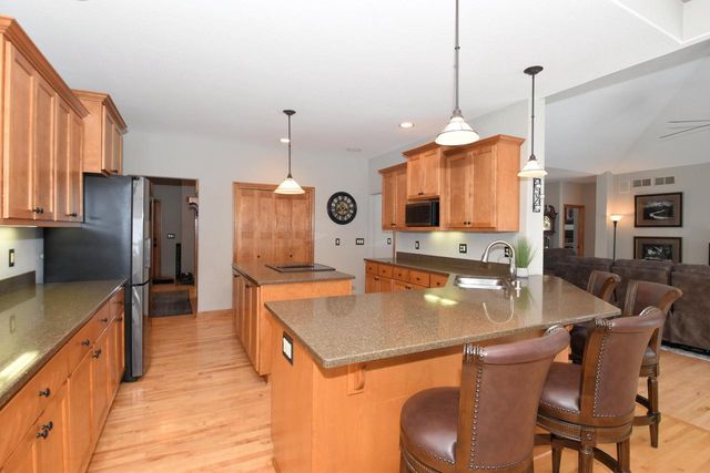 N77W23829 Sun Valley RUN, Sussex, WI 53089