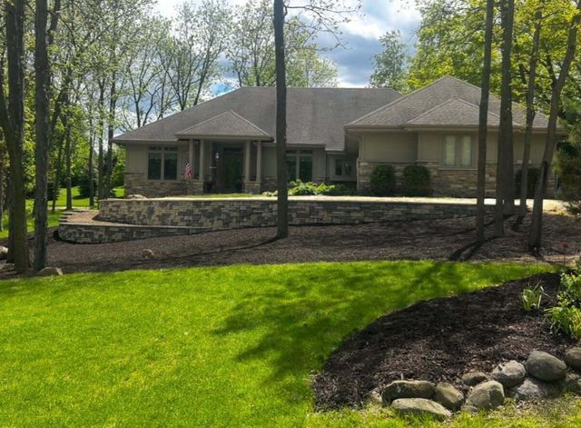 N77W23829 Sun Valley RUN, Sussex, WI 53089