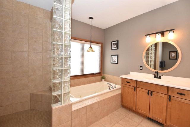 N77W23829 Sun Valley RUN, Sussex, WI 53089