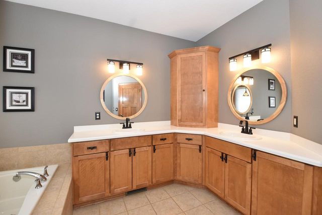 N77W23829 Sun Valley RUN, Sussex, WI 53089