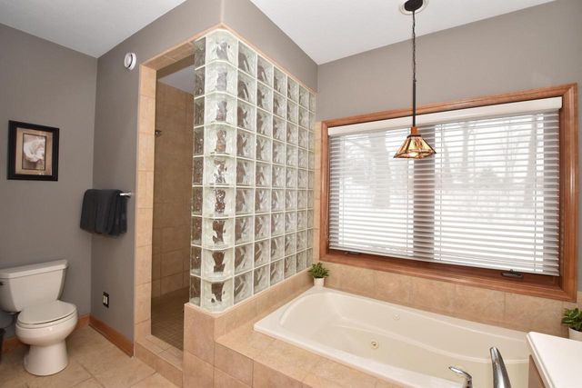 N77W23829 Sun Valley RUN, Sussex, WI 53089