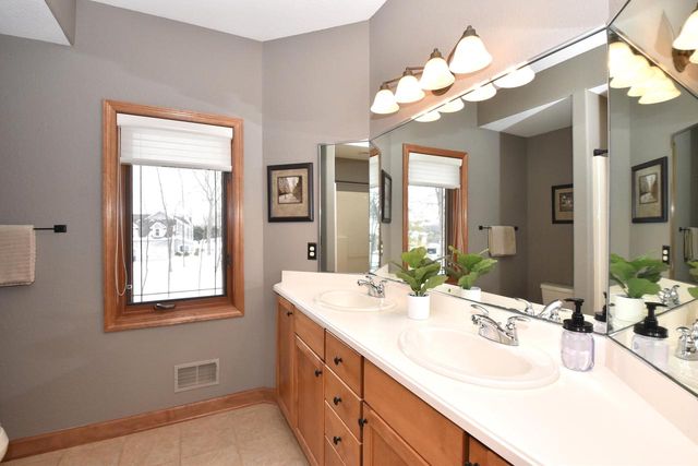 N77W23829 Sun Valley RUN, Sussex, WI 53089