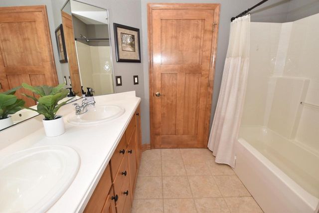 N77W23829 Sun Valley RUN, Sussex, WI 53089