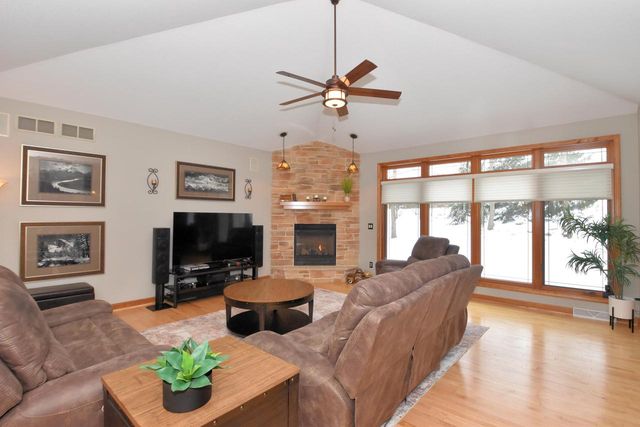 N77W23829 Sun Valley RUN, Sussex, WI 53089