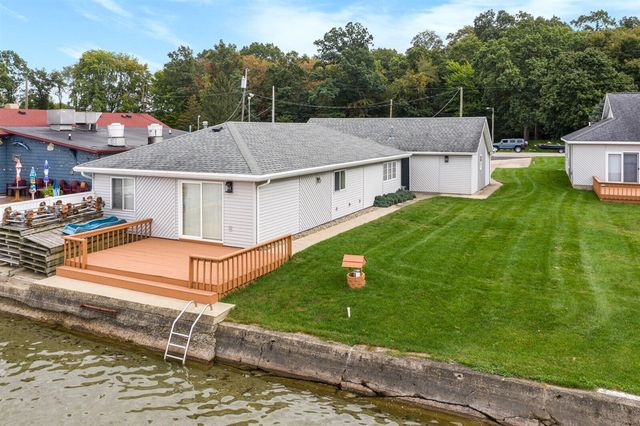 19976 M-60, Three Rivers, MI 49093