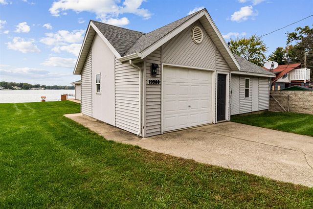19976 M-60, Three Rivers, MI 49093