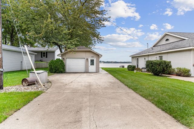 19976 M-60, Three Rivers, MI 49093