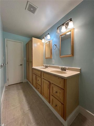 3301 Brookside LN, Portsmouth, VA 23703