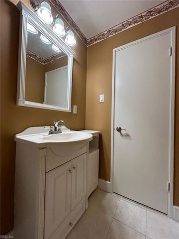 3301 Brookside LN, Portsmouth, VA 23703