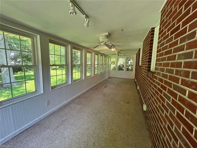 3301 Brookside LN, Portsmouth, VA 23703