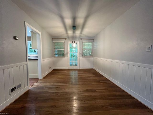 3301 Brookside LN, Portsmouth, VA 23703