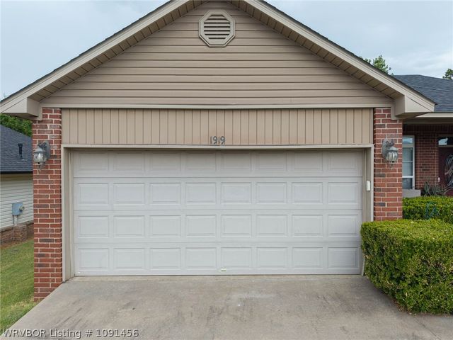 1919 N 55th Place, Fort Smith, AR 72904
