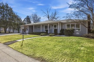 5 Cloverleaf Rd, Leominster, MA 01453