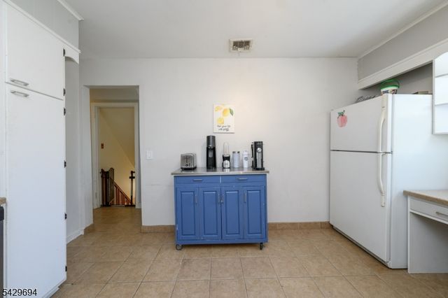 49 Colonial Dr, Clark Twp., NJ 07066