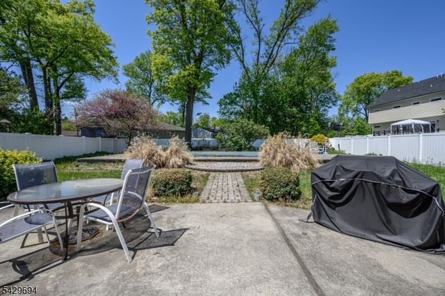 49 Colonial Dr, Clark Twp., NJ 07066