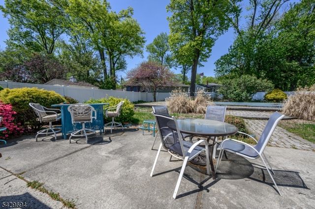 49 Colonial Dr, Clark Twp., NJ 07066