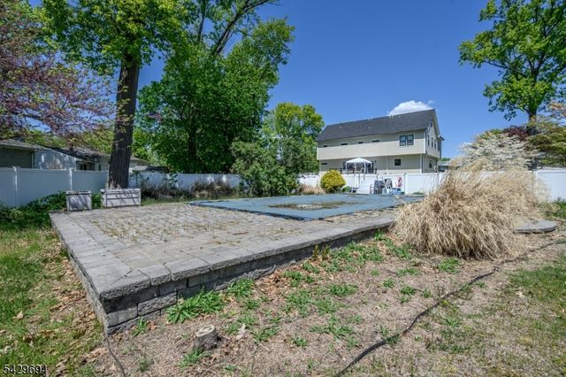 49 Colonial Dr, Clark Twp., NJ 07066