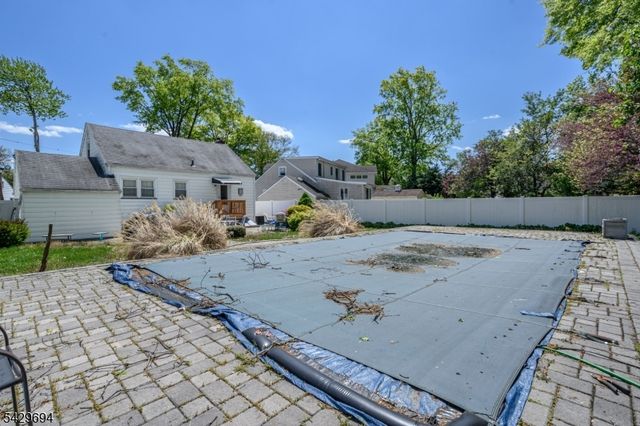 49 Colonial Dr, Clark Twp., NJ 07066
