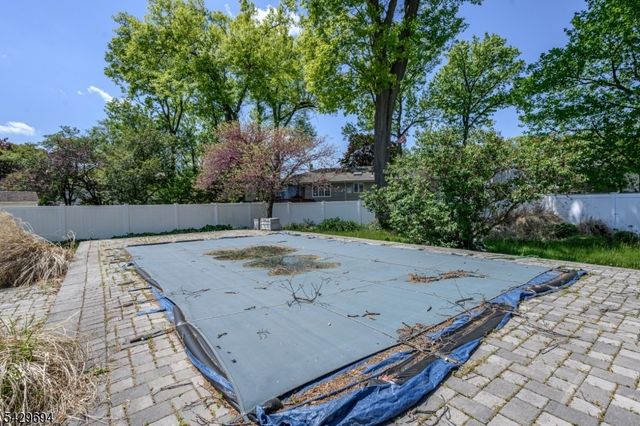 49 Colonial Dr, Clark Twp., NJ 07066