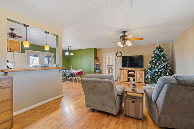 1108 S Hawley Street, Clarendon, TX 79226