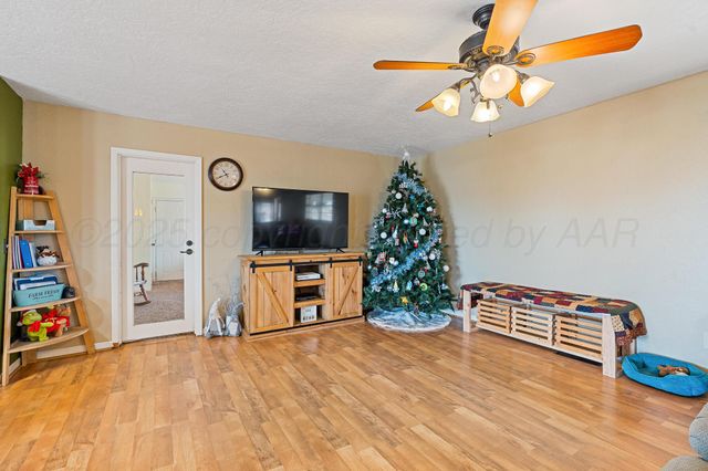 1108 S Hawley Street, Clarendon, TX 79226