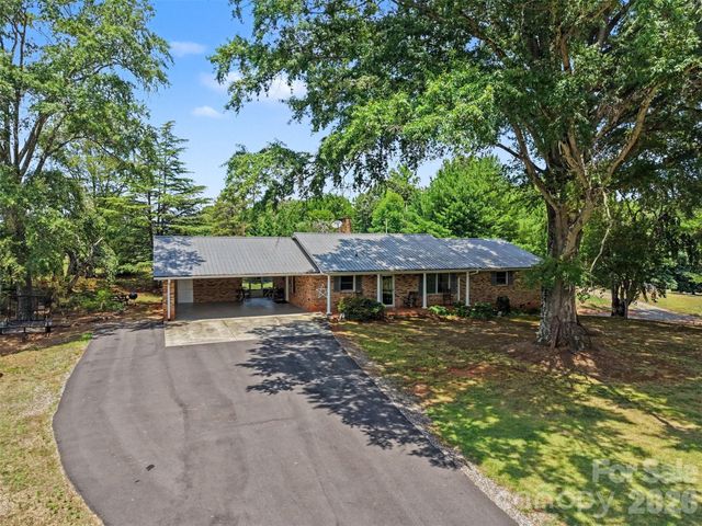591 Mullis Road, Union Grove, NC 28689