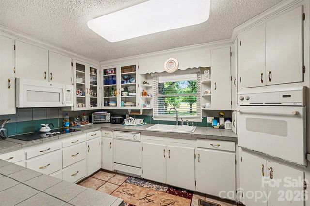 591 Mullis Road, Union Grove, NC 28689