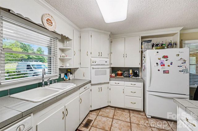 591 Mullis Road, Union Grove, NC 28689