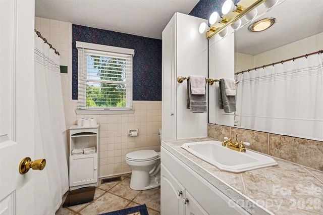 591 Mullis Road, Union Grove, NC 28689