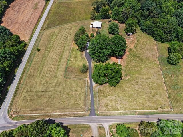 591 Mullis Road, Union Grove, NC 28689