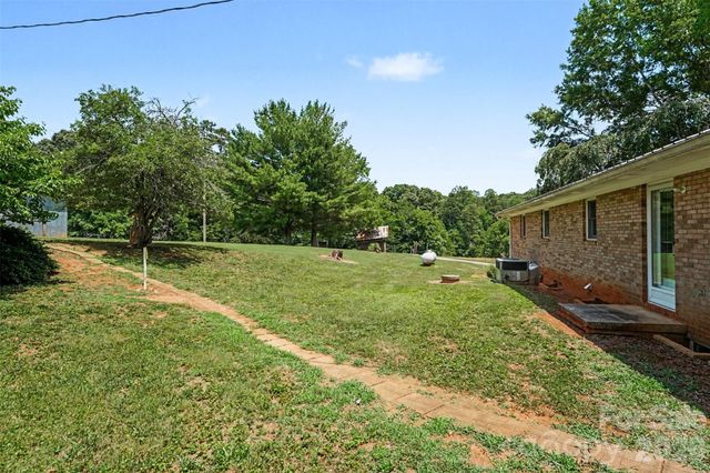 591 Mullis Road, Union Grove, NC 28689