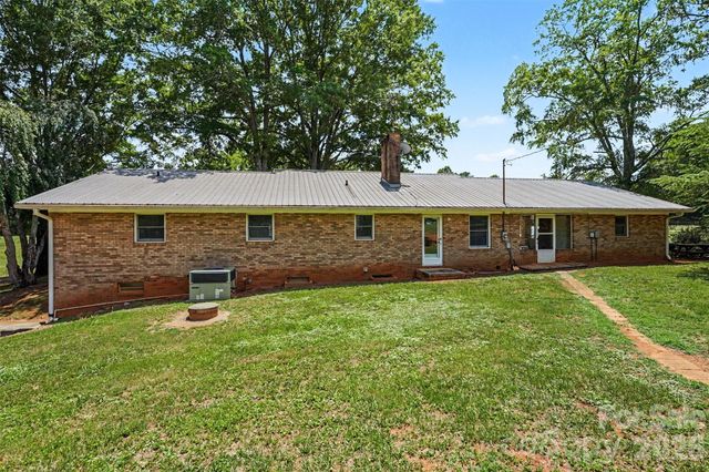 591 Mullis Road, Union Grove, NC 28689