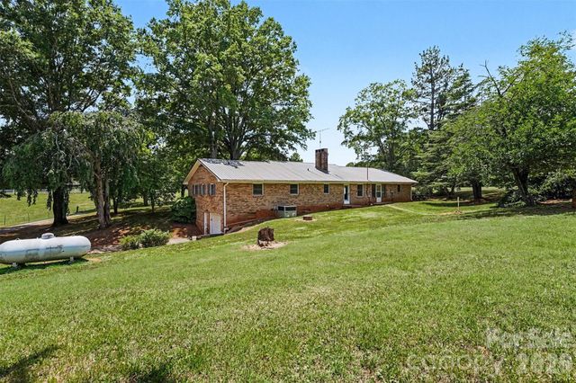 591 Mullis Road, Union Grove, NC 28689