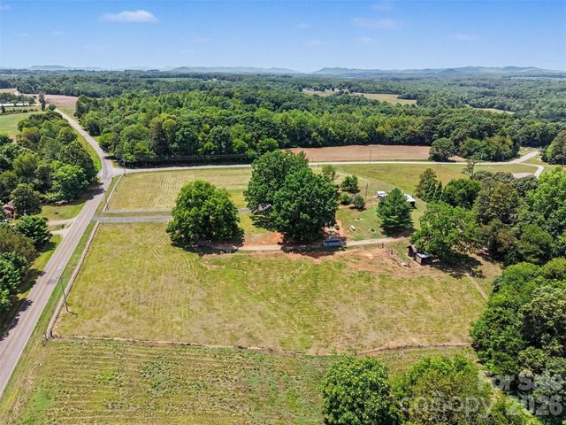 591 Mullis Road, Union Grove, NC 28689