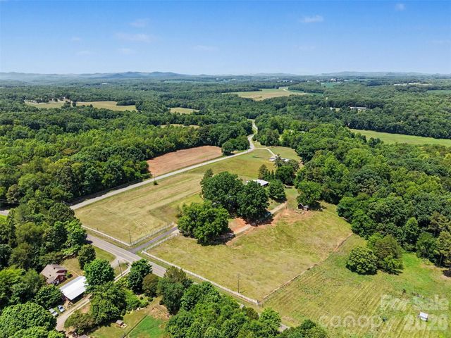 591 Mullis Road, Union Grove, NC 28689