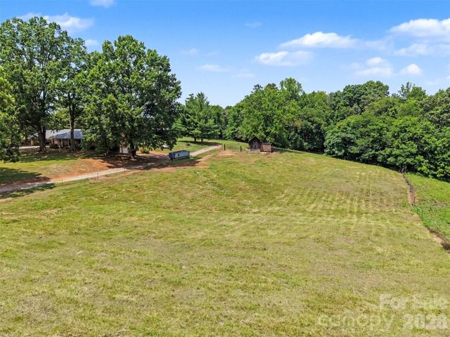 591 Mullis Road, Union Grove, NC 28689