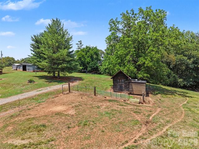 591 Mullis Road, Union Grove, NC 28689