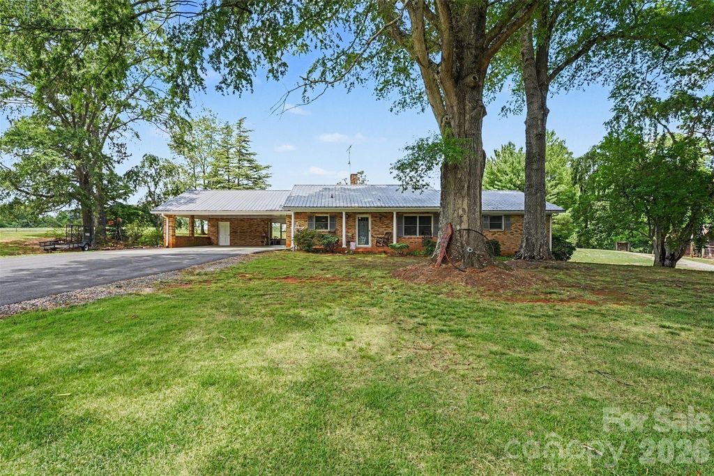 591 Mullis Road, Union Grove, NC 28689