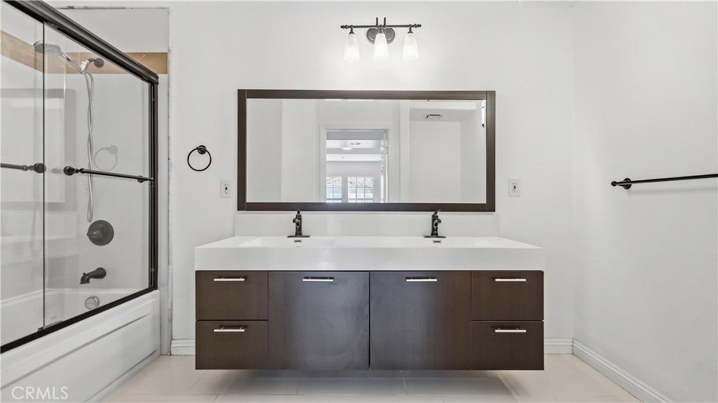 Image 11 of property listing at 3 Palmieri Aisle, Irvine, CA 92606