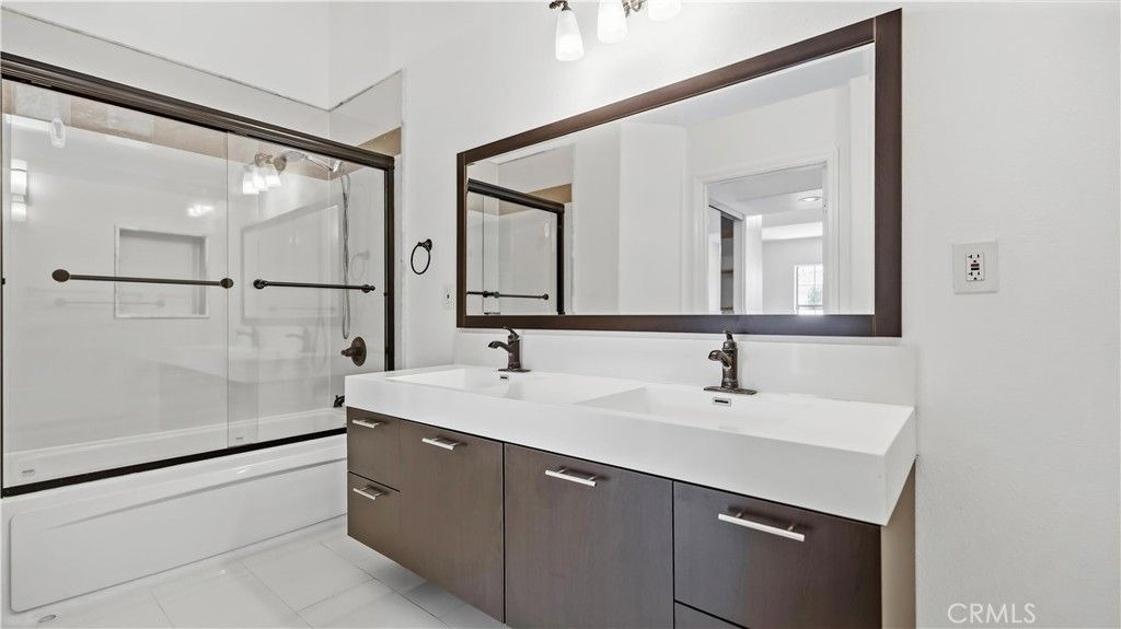 Image 12 of property listing at 3 Palmieri Aisle, Irvine, CA 92606