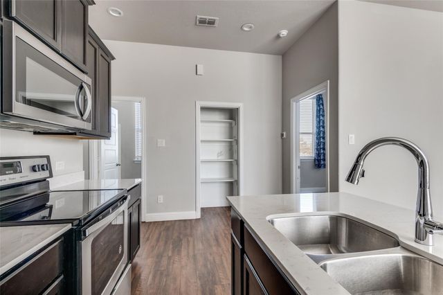 1900 Bel Air Drive, Arlington, TX 76010
