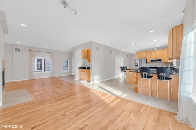 23974 N OVERHILL Drive, Lake Zurich, IL 60047