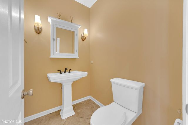 23974 N OVERHILL Drive, Lake Zurich, IL 60047