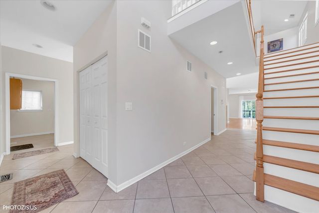 23974 N OVERHILL Drive, Lake Zurich, IL 60047