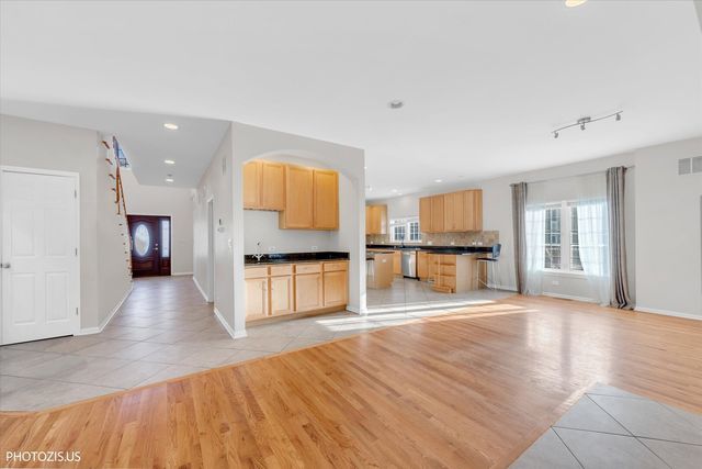 23974 N OVERHILL Drive, Lake Zurich, IL 60047