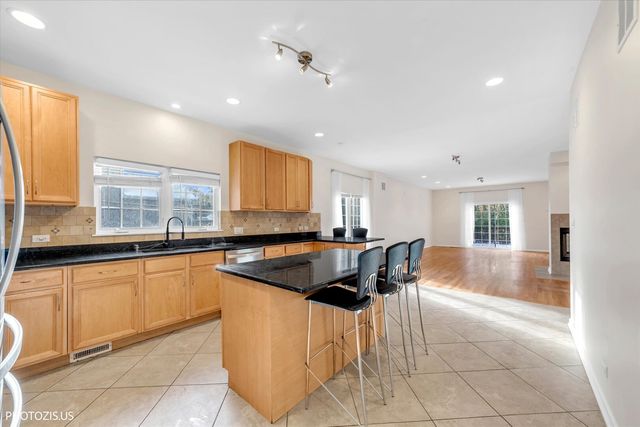 23974 N OVERHILL Drive, Lake Zurich, IL 60047