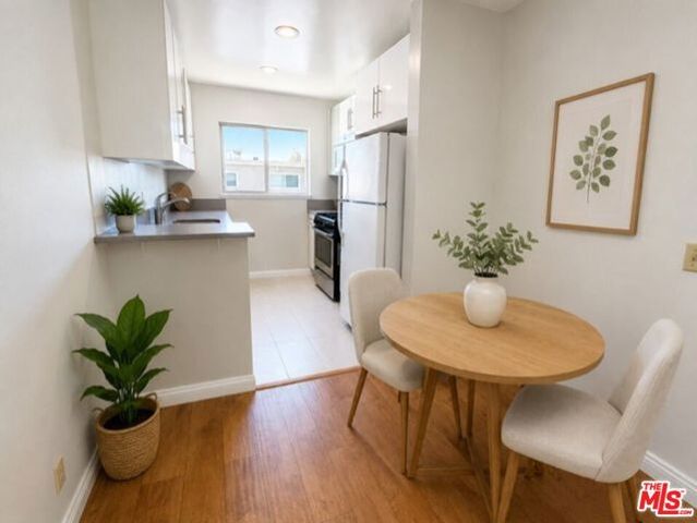 7137 Coldwater Canyon Avenue 12, North Hollywood (los Angeles), CA 91605
