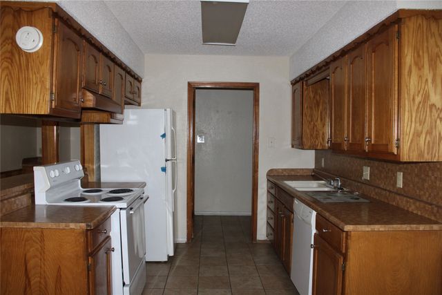 613 Renfro Street, Burleson, TX 76028