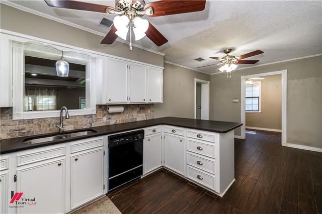 236 CHARLIE CANNON Road, Coushatta, LA 71019